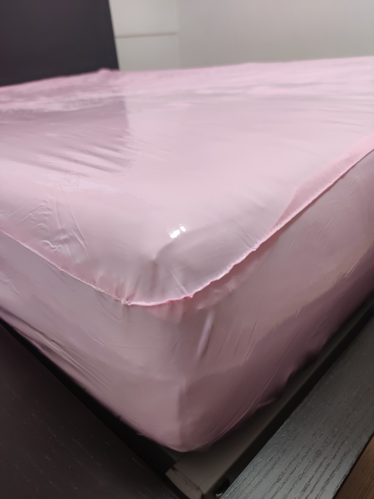 PVC bed sheet 100x200x30 cm - pink (lacquer)
